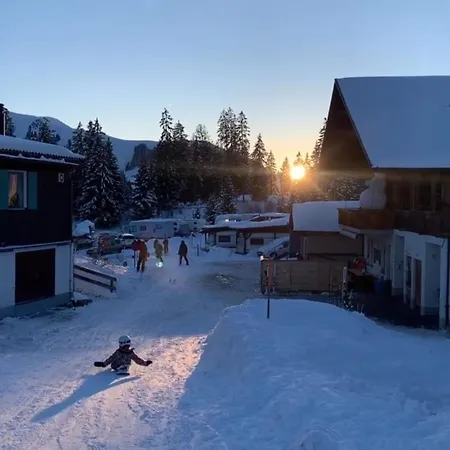 Schutzhaus * بولتيغن