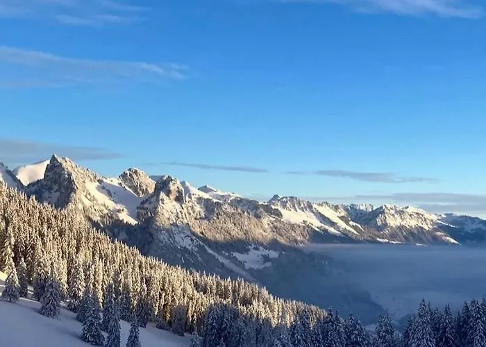 Schutzhaus مكان تخييم *